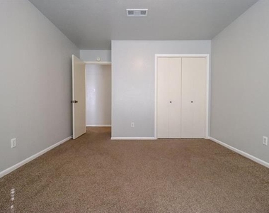 5725 Townhouse Lane - Photo Thumbnail 11