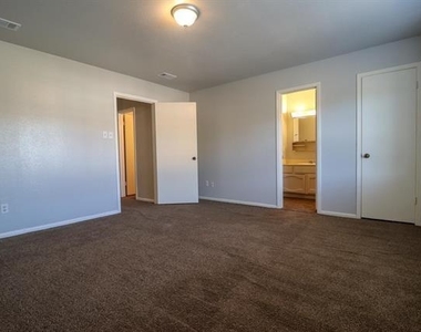 5725 Townhouse Lane - Photo Thumbnail 16