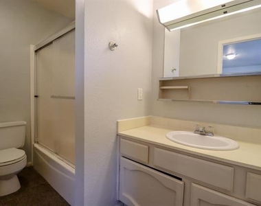 5725 Townhouse Lane - Photo Thumbnail 17