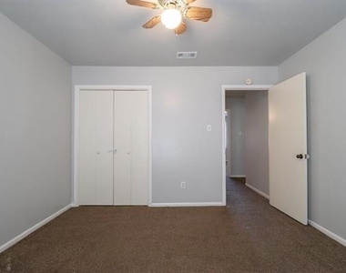 5725 Townhouse Lane - Photo Thumbnail 13