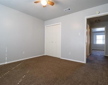 5725 Townhouse Lane - Photo Thumbnail 12
