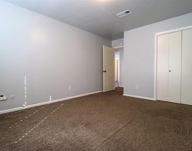 5725 Townhouse Lane - Photo Thumbnail 10
