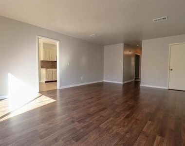 5725 Townhouse Lane - Photo Thumbnail 4