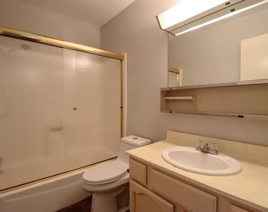 5725 Townhouse Lane - Photo Thumbnail 14