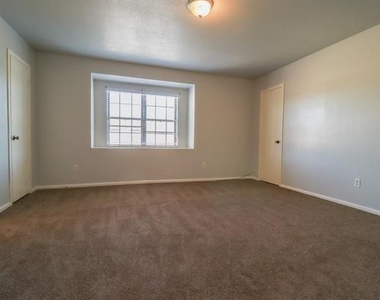 5725 Townhouse Lane - Photo Thumbnail 15