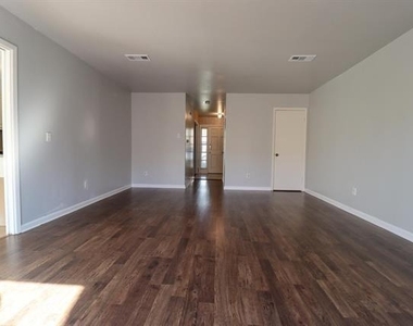 5725 Townhouse Lane - Photo Thumbnail 6