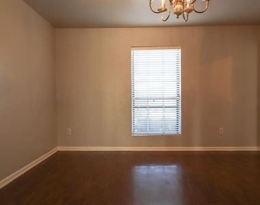 5725 Townhouse Lane - Photo Thumbnail 2