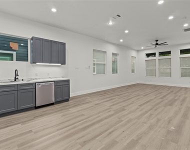 8127 Hoffman Street - Photo Thumbnail 15