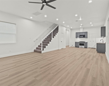 8127 Hoffman Street - Photo Thumbnail 12