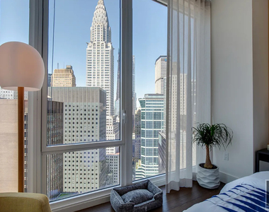 East 44th Street - Photo Thumbnail 4