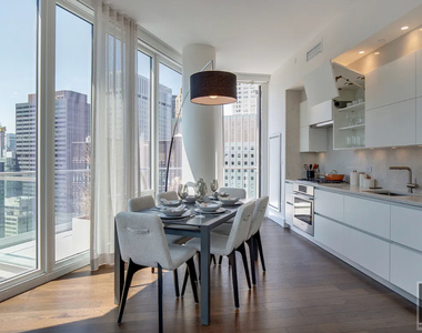 East 44th Street - Photo Thumbnail 2