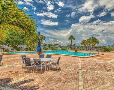 3893 Pompano Drive Se - Photo Thumbnail 12