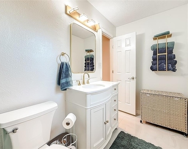 3893 Pompano Drive Se - Photo Thumbnail 9