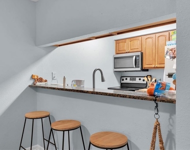 5440 S Macdill Avenue - Photo Thumbnail 3