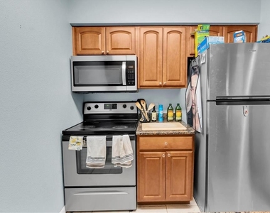 5440 S Macdill Avenue - Photo Thumbnail 6