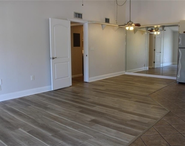 3345 Crystal Court E - Photo Thumbnail 4