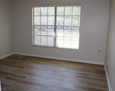 3345 Crystal Court E - Photo Thumbnail 9
