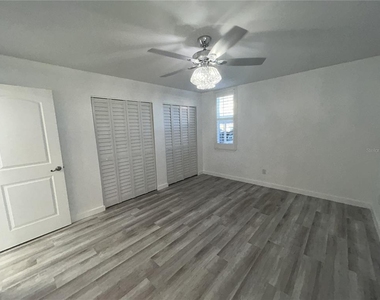 7625 Sun Island Drive S - Photo Thumbnail 14