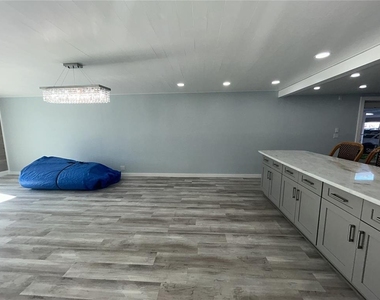 7625 Sun Island Drive S - Photo Thumbnail 9