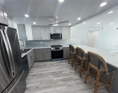 7625 Sun Island Drive S - Photo Thumbnail 3