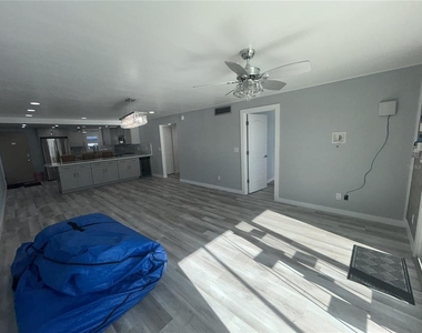 7625 Sun Island Drive S - Photo Thumbnail 11