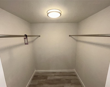 7625 Sun Island Drive S - Photo Thumbnail 24