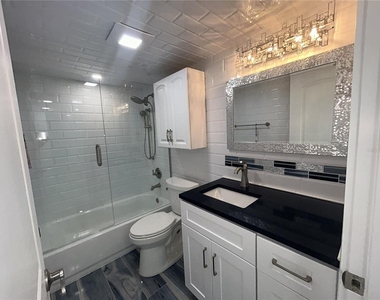 7625 Sun Island Drive S - Photo Thumbnail 16