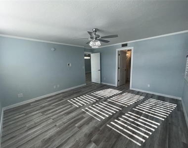 7625 Sun Island Drive S - Photo Thumbnail 20