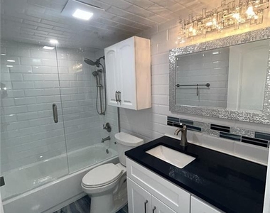 7625 Sun Island Drive S - Photo Thumbnail 17