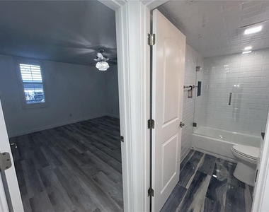 7625 Sun Island Drive S - Photo Thumbnail 12
