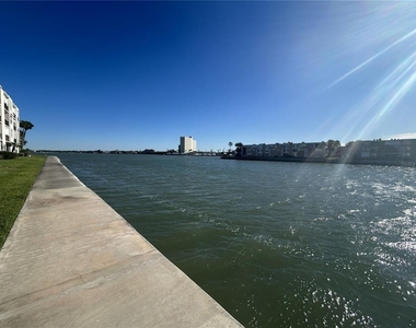 7625 Sun Island Drive S - Photo Thumbnail 32