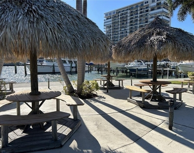 7625 Sun Island Drive S - Photo Thumbnail 46
