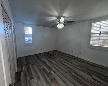 7625 Sun Island Drive S - Photo Thumbnail 13