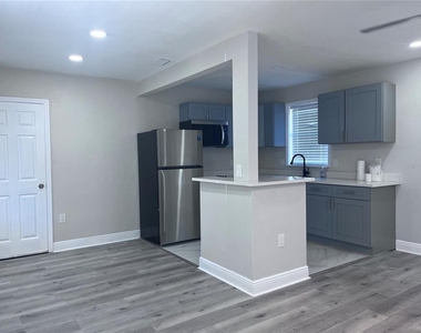 3215 W Pine Street - Photo Thumbnail 4