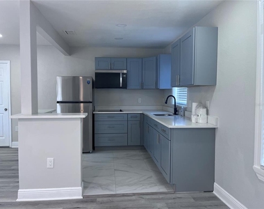 3215 W Pine Street - Photo Thumbnail 3