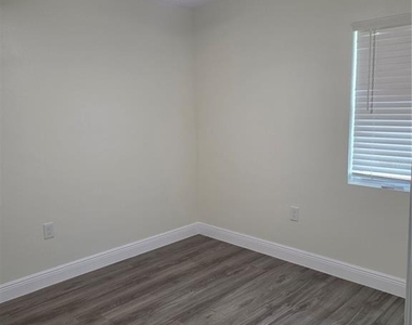 2825 Nicole Avenue - Photo Thumbnail 6