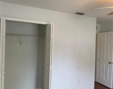 405 Francisco Way - Photo Thumbnail 9