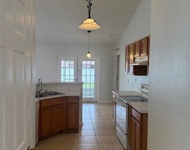 405 Francisco Way - Photo Thumbnail 15