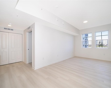 5587 Millenia Park Blvd - Photo Thumbnail 3