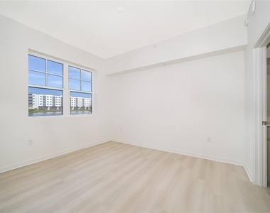 5587 Millenia Park Blvd - Photo Thumbnail 11