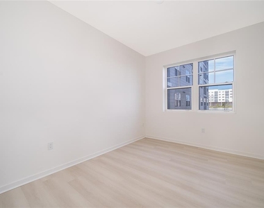 5587 Millenia Park Blvd - Photo Thumbnail 16