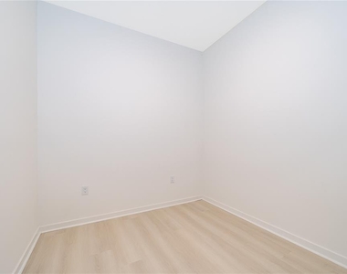 5587 Millenia Park Blvd - Photo Thumbnail 9