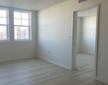 5592 Ne Pga Boulevard - Photo Thumbnail 2