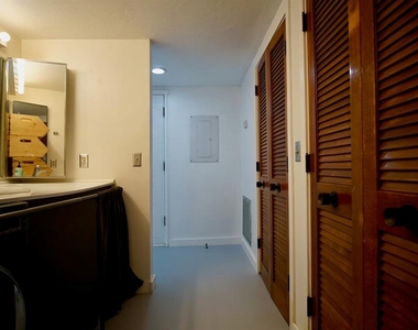 5060 Sherwood Lane - Photo Thumbnail 6