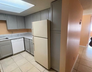 549 Fairways Drive - Photo Thumbnail 4