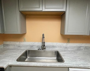 549 Fairways Drive - Photo Thumbnail 8
