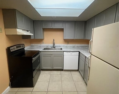 549 Fairways Drive - Photo Thumbnail 5