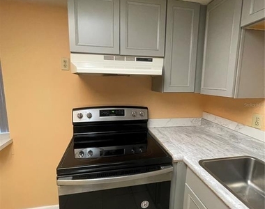549 Fairways Drive - Photo Thumbnail 7
