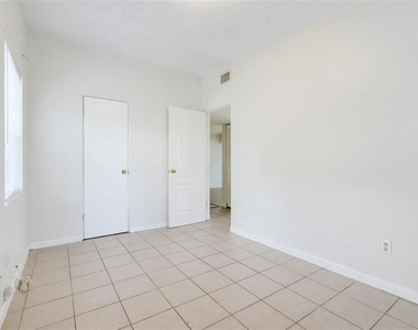107 Garrison Drive - Photo Thumbnail 16