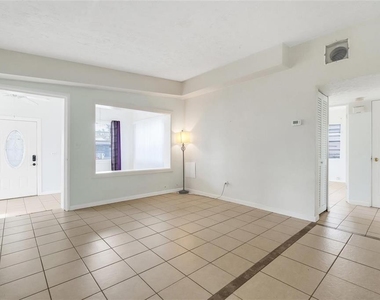 107 Garrison Drive - Photo Thumbnail 8
